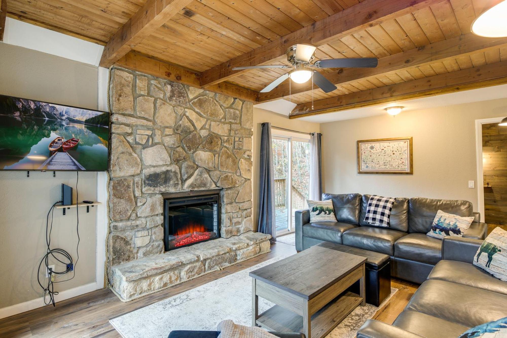 Updated Cobbly Nob Resort Home With Hot Tub! Gatlinburg Exteriör bild