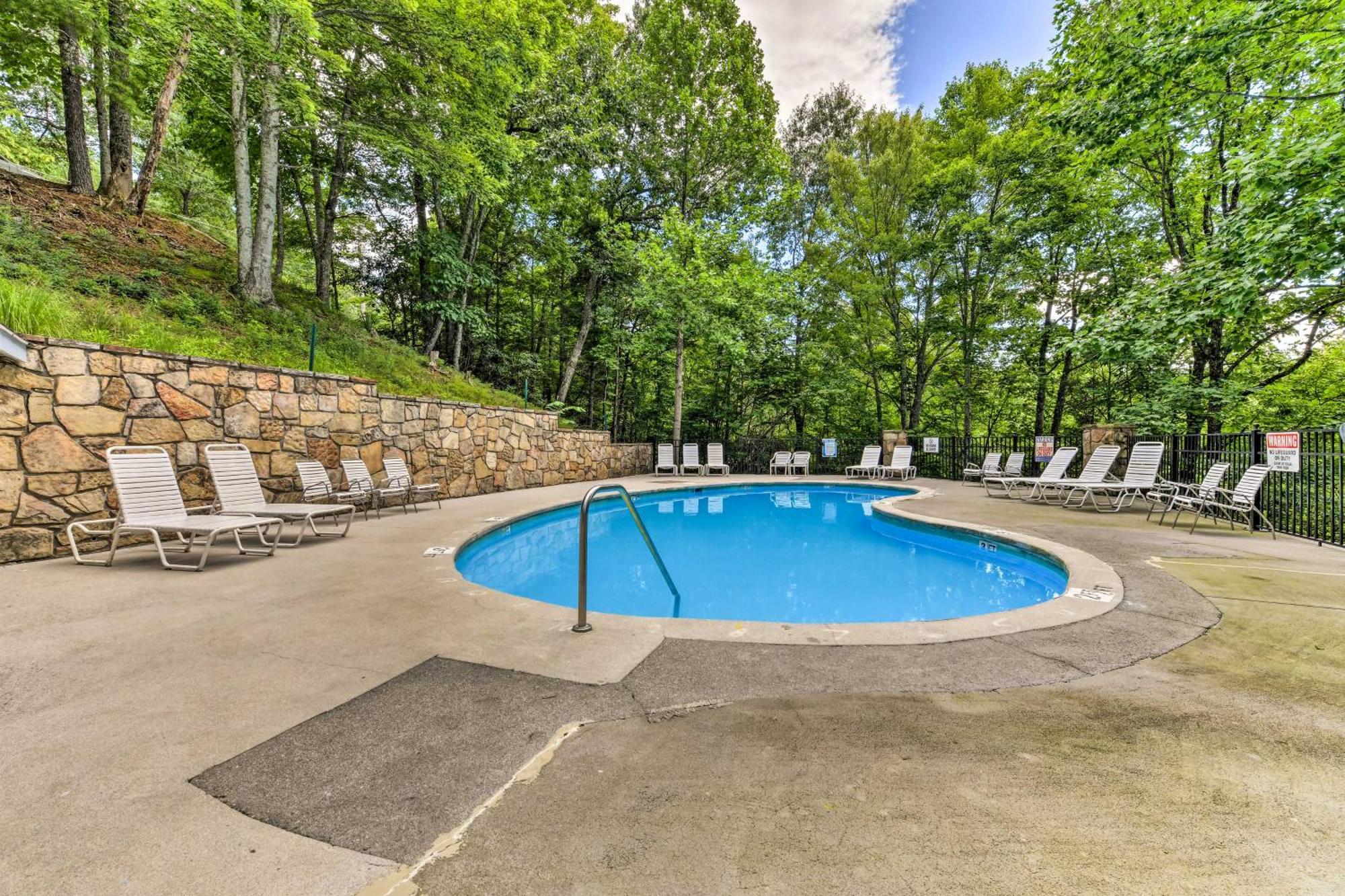 Updated Cobbly Nob Resort Home With Hot Tub! Gatlinburg Exteriör bild